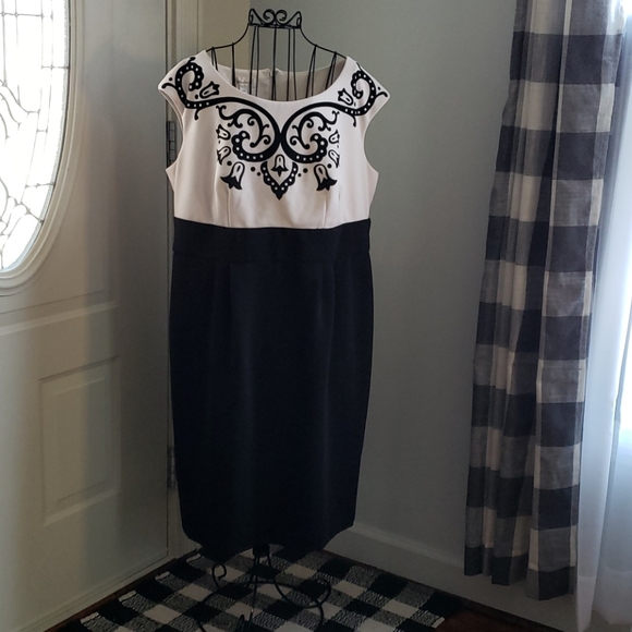 Dress Barn Dresses & Skirts - 👗DRESSBARN BLACK & WHITE DRESS👗
